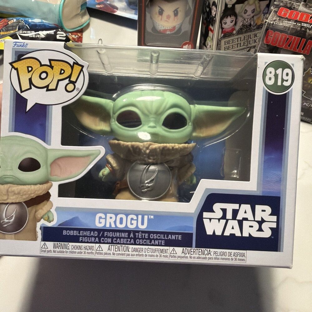 Star Wars The Mandalorian and Grogu Grogu with Crest POP Figure #819 Funko New
